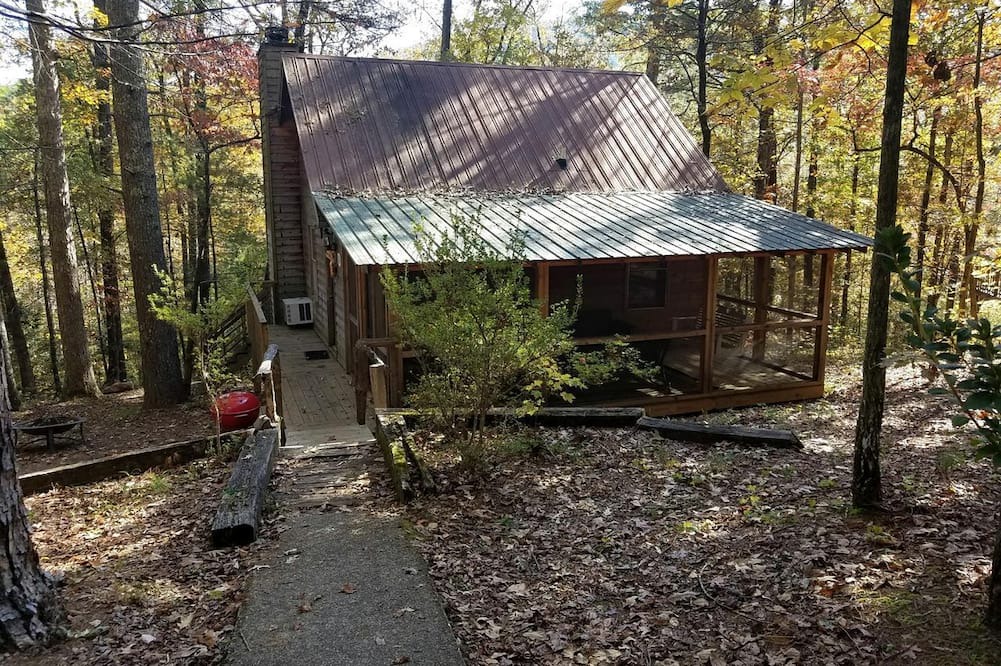 Lakemont Cabin | Rustic Cabin Retreat near Tallulah Falls, Perfect for an Escape to Georgia's Wilderness
