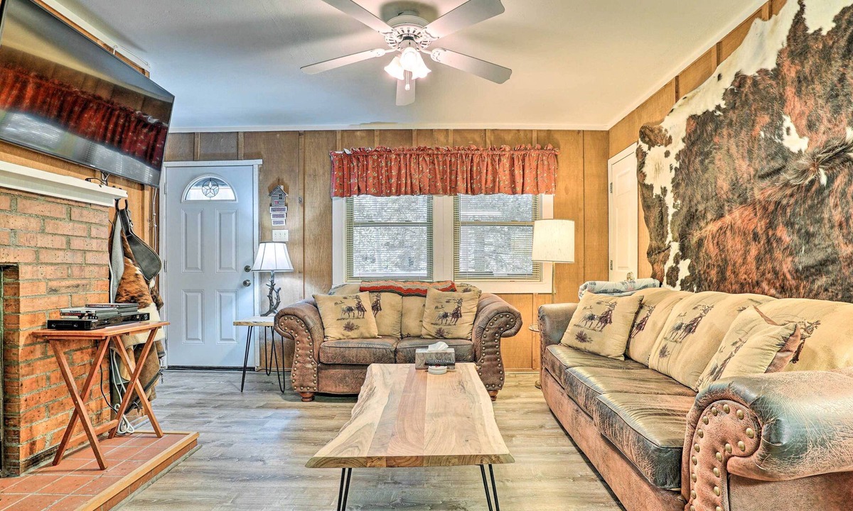 Cloudcroft Cabin | Rustic Cloudcroft Home ~ 2 Mi to Ski Slopes!