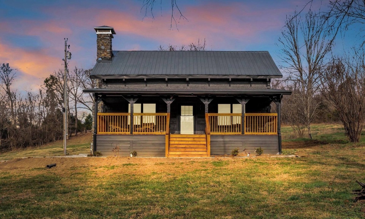 Cottontown Cabin | Rustic-Modern Cabin near Nashville Hot Tub+Fire Pit