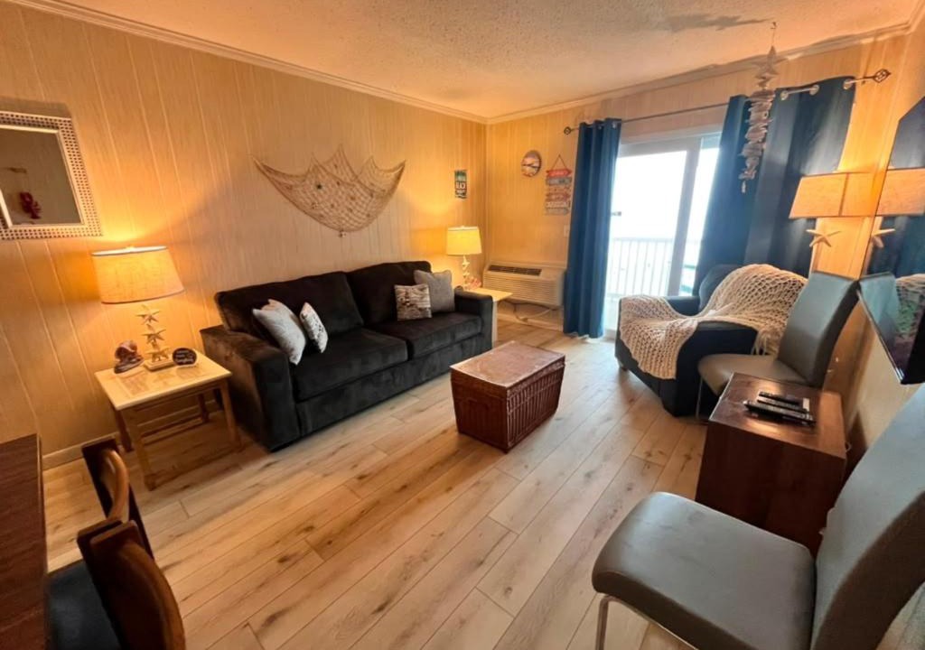 Windy Hill Apartment | Rustic Oceanfront Retreat | 2BR Coastal Cabin-Style Condo