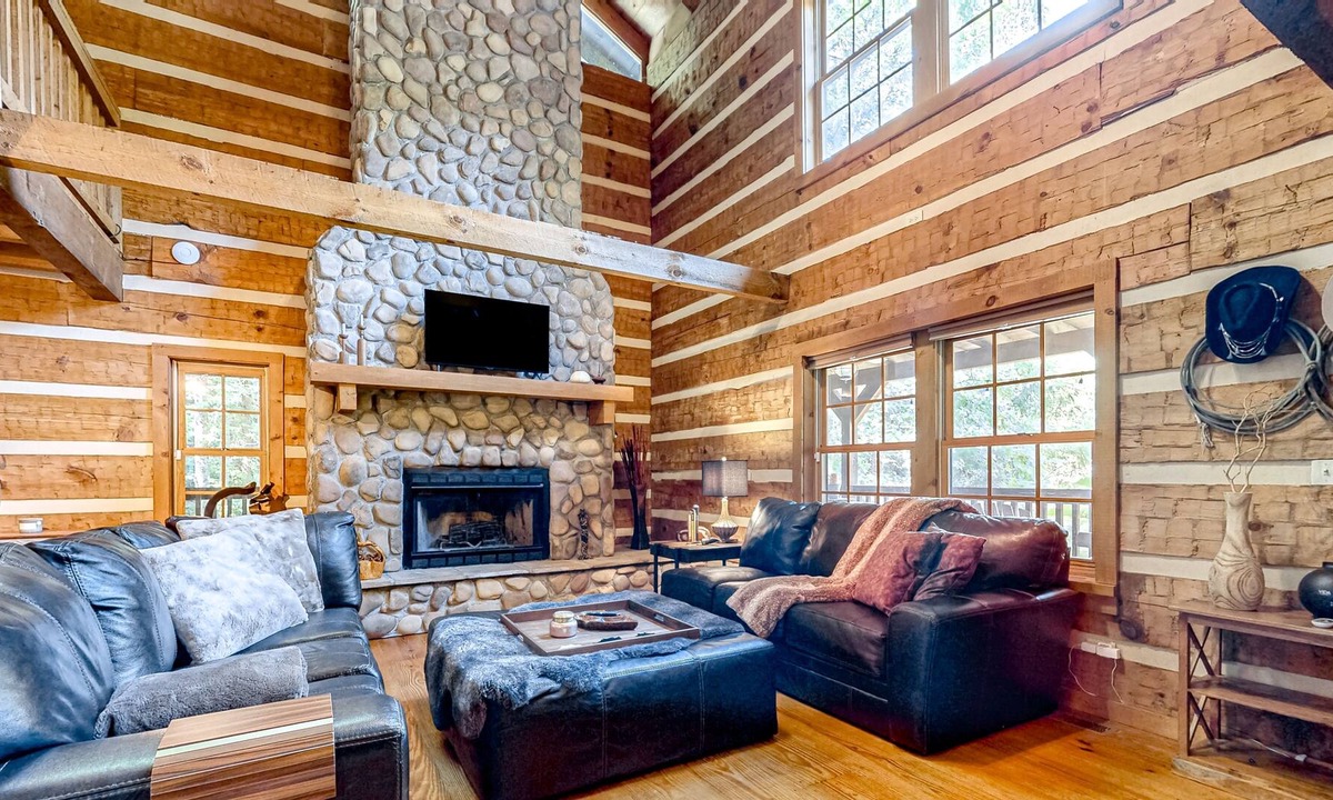 Seymour Cabin | Rustic secluded cabin with fireplace, deck, firepit, grill, mtn views - dogs OK