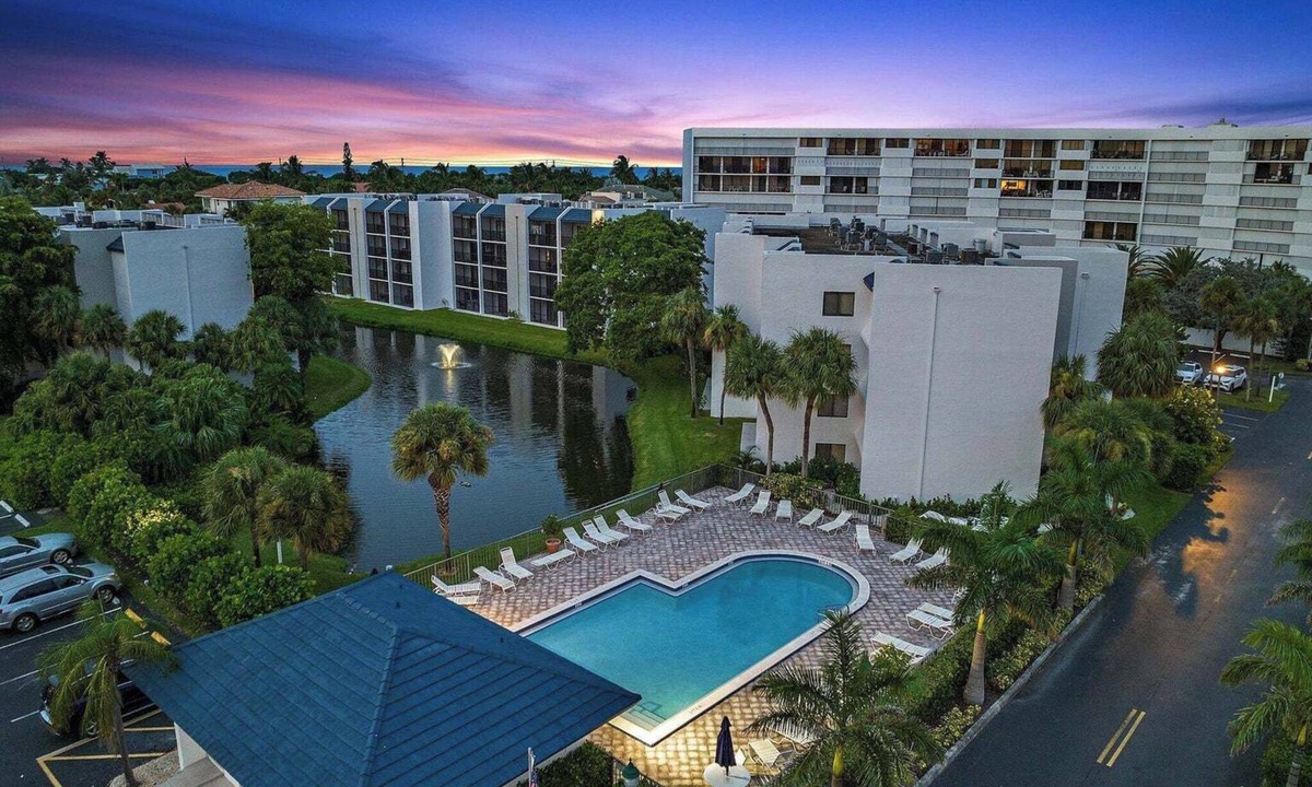 Jupiter Apartment | Saltwater Sanctuary Coastal Retreat Steps to Shore
