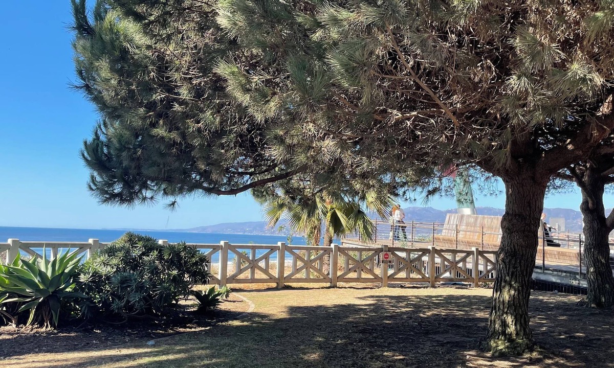 Downtown Apartment | Santa Monica Beach Studio. Steps to Ocean, Pier & Promenade,Restaurants, Shops