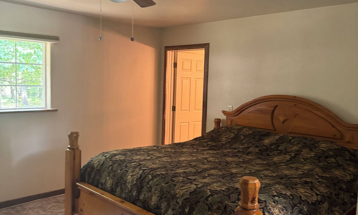 Farmington Cottage | Secluded 5 acre parcel. 3 bedrooms and 2 bathrooms.