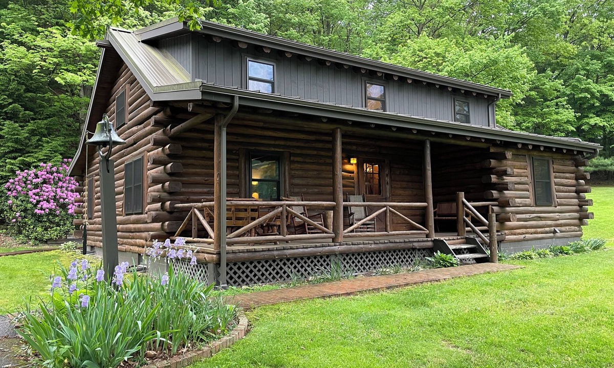 Stone Creek Cabin | Secluded Log Cabin on 300 Acres Near the Heart of Amish Country Ohio
