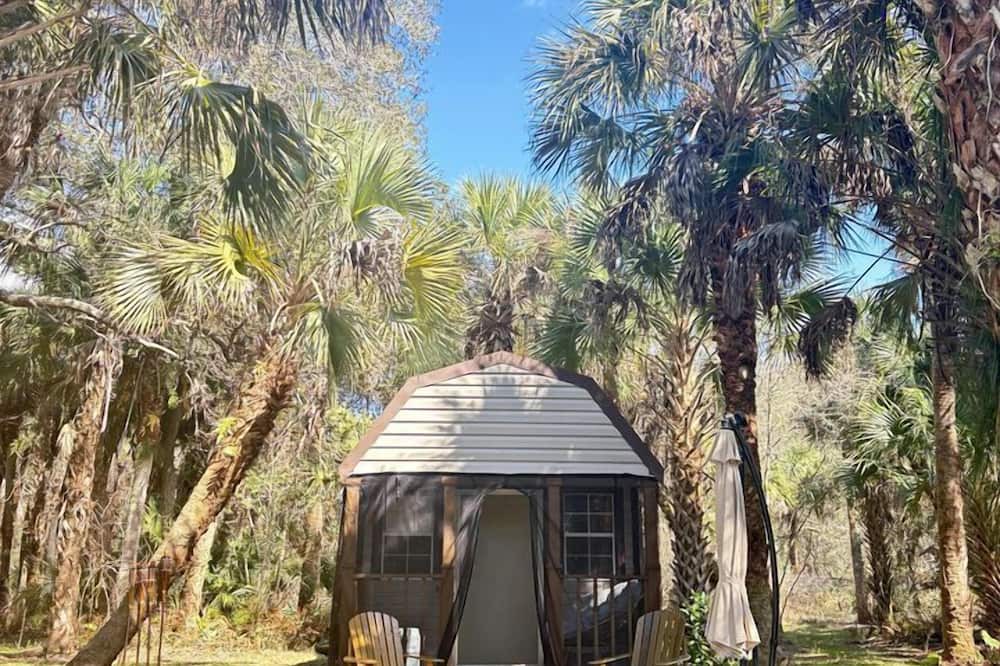 Port Canaveral Cabin | Secluded Off-the-Grid Cabin with Tropical Land Near Cocoa, Florida