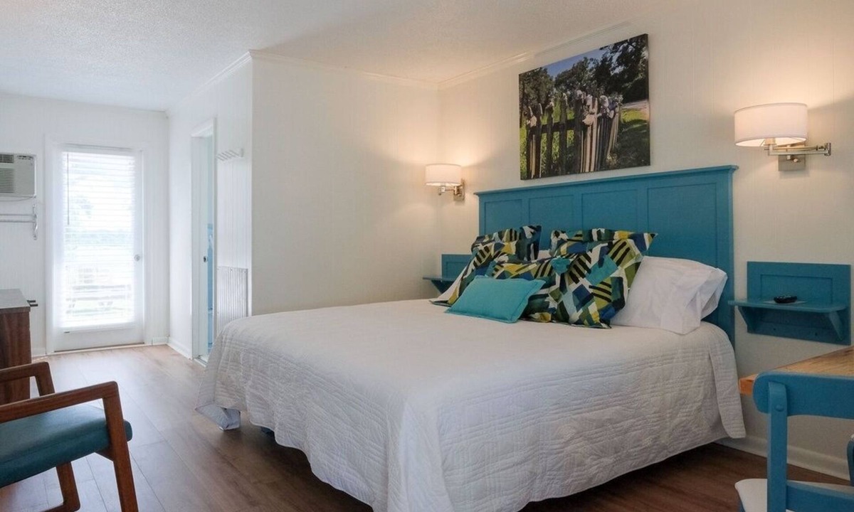 Ocracoke Cabin | 'Shelling Suite' Bluff Shoal Motel - Room 5