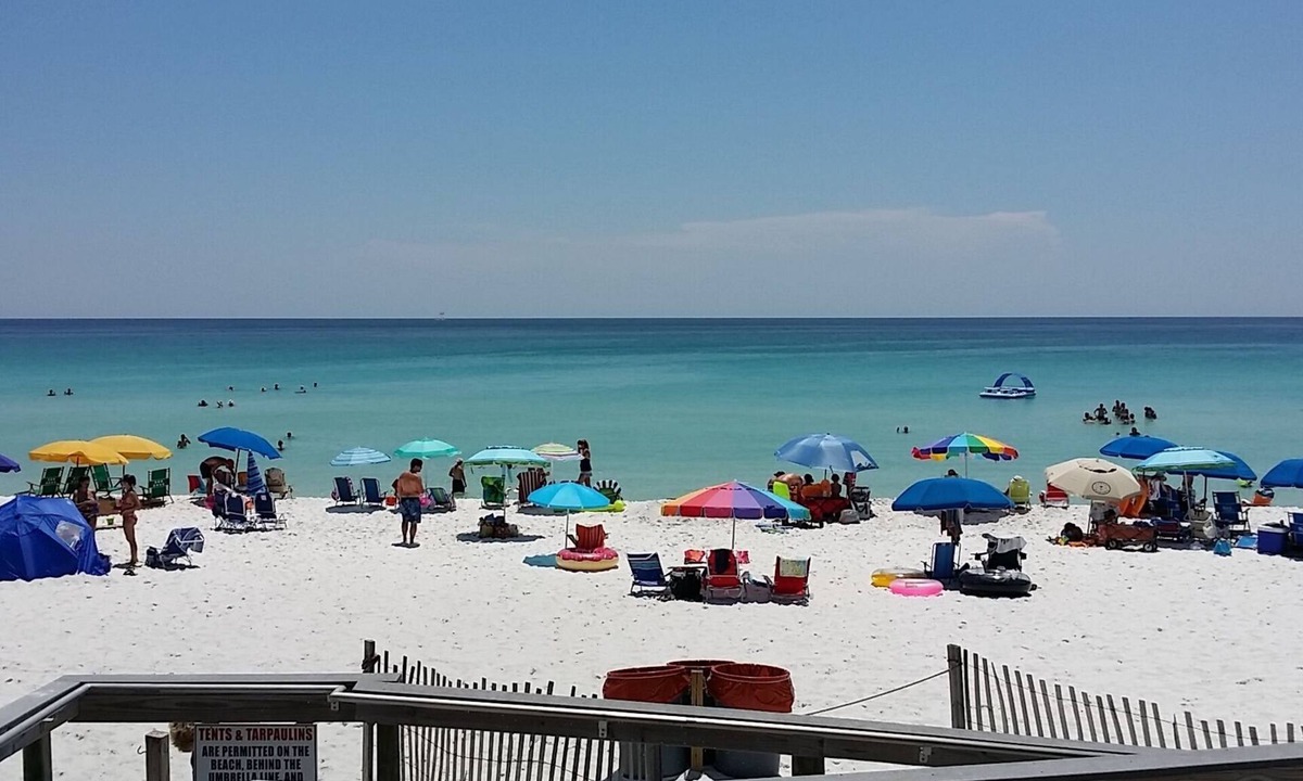 Holiday Isle Condo | Shoreline Towers 3045 - free beach chair setup