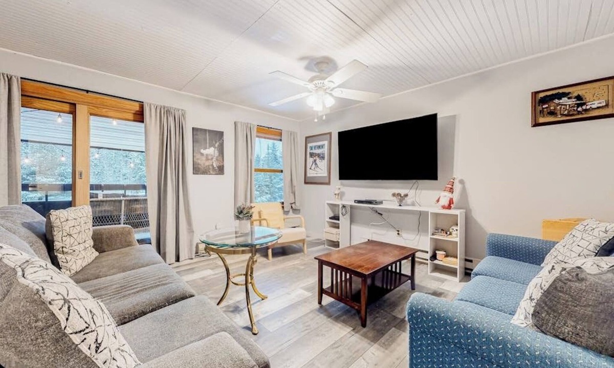 Mendon Condo | Ski getaway with pool, sauna, covered balcony, W/D access, & internet