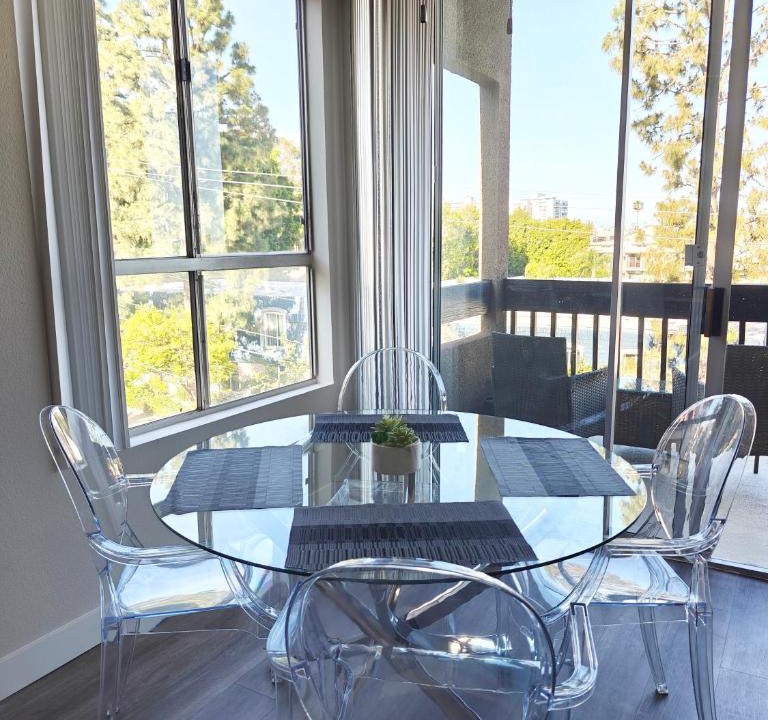 Norma Triangle Apartment | Skyline Escape 1-Bedroom with Balcony and Roof-Top Pool