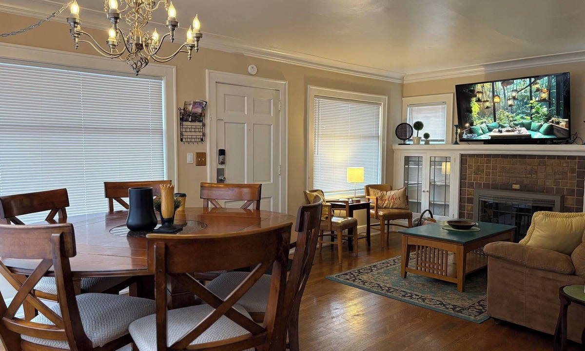North Queen Anne House | Spacious 4-bedroom house in awesome Seattle with WiFi, AC