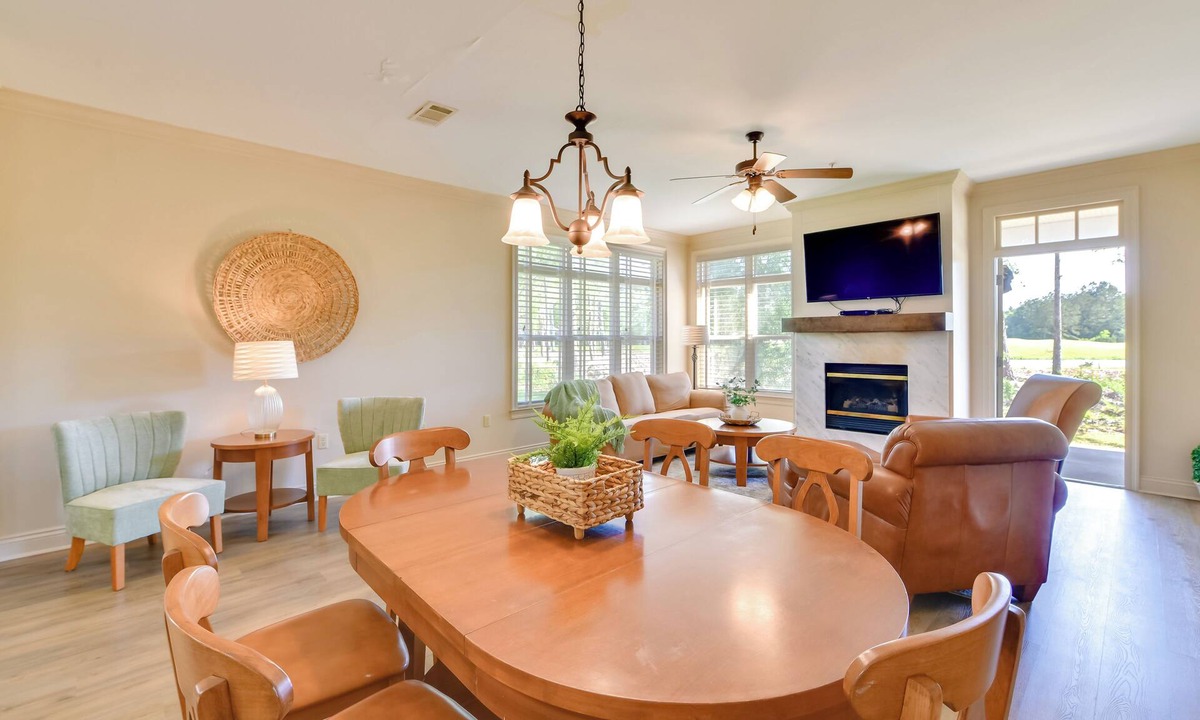 Springfield Villa | Spacious Springfield Home w/Golf Course View!