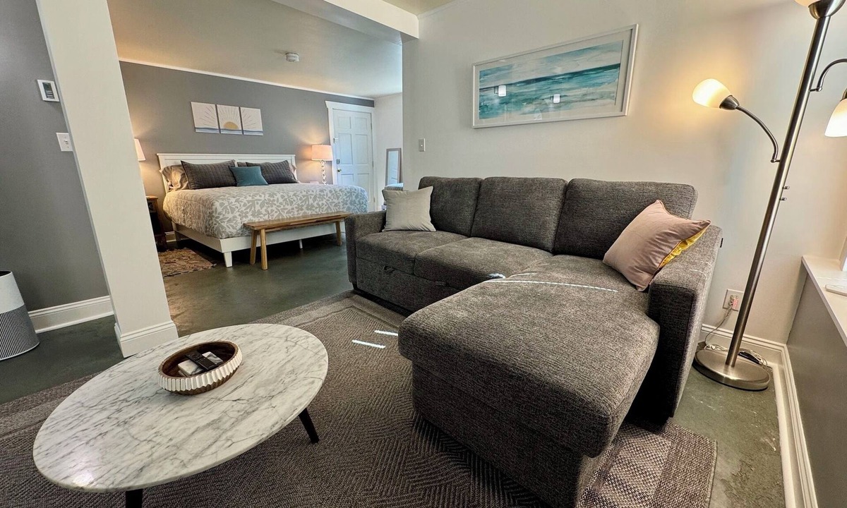 Loyal Heights Apartment | Spacious Studio Apt: King bed~Kitchen~in quiet N. Ballard~5 minutes to beach!