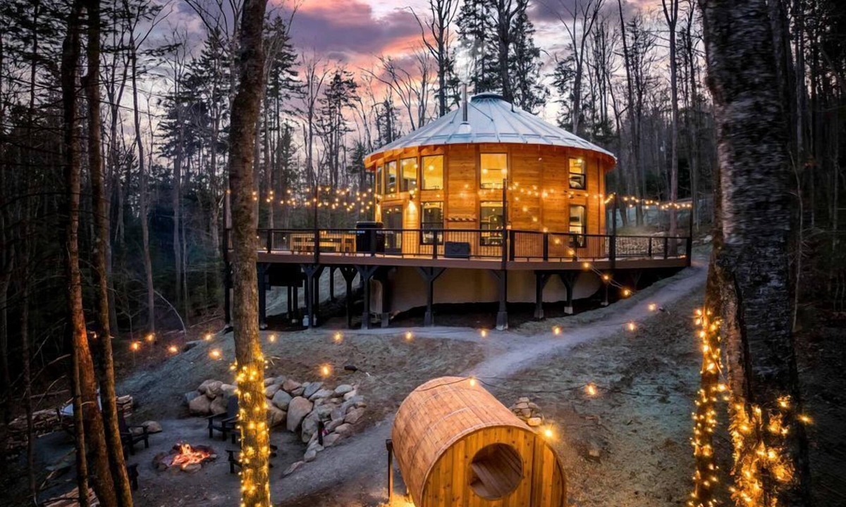 West Dover Cabin | Spectacular Yurt with Breathtaking Outdoor and Indoor Spaces in Vermont