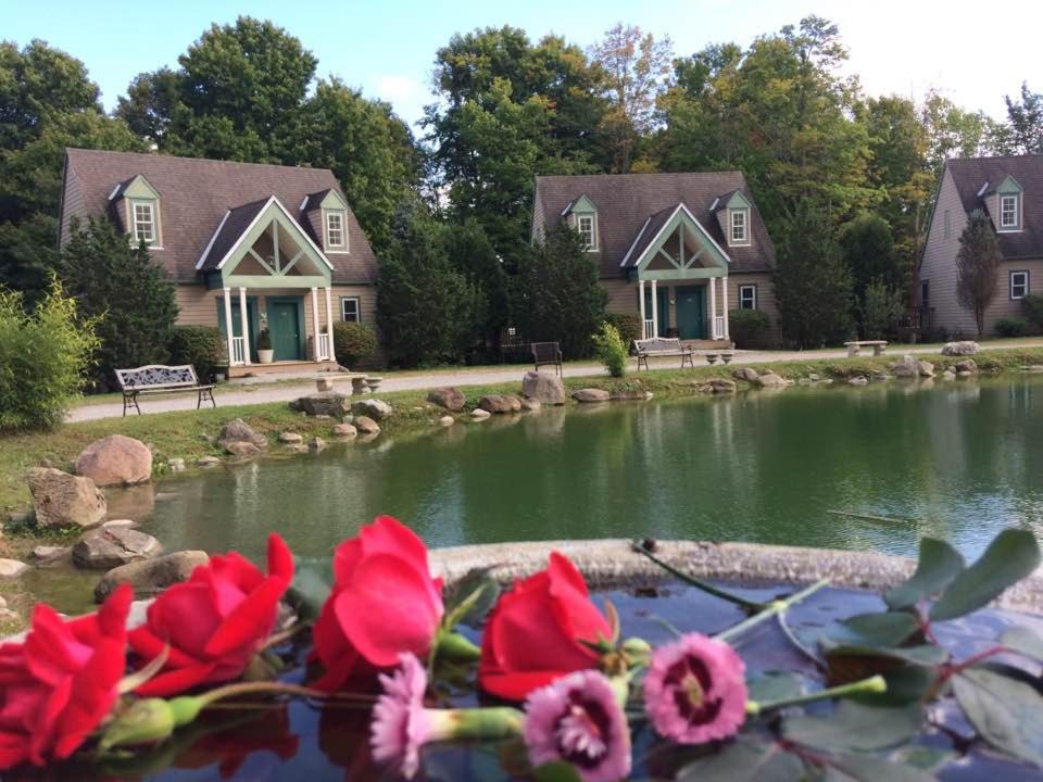 Mansfield Hotel | Spruce Hill Inn & Cottages