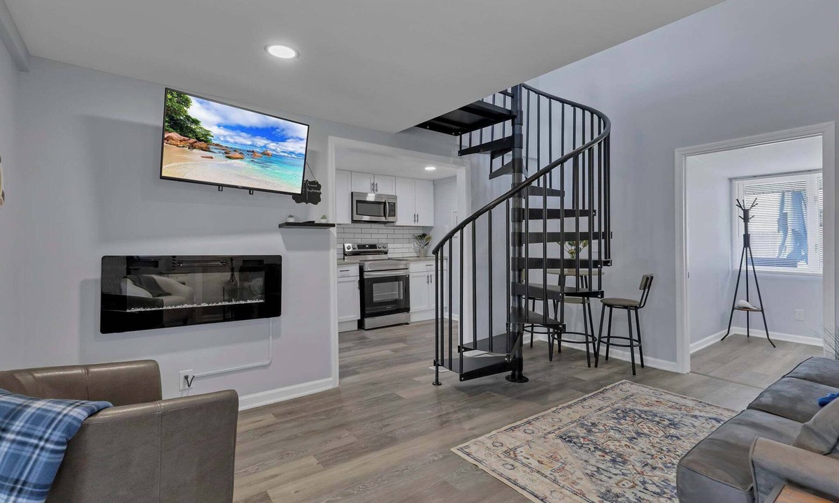 Buckeye Lake House | Stairway to Lake Views-1 Block from Lake