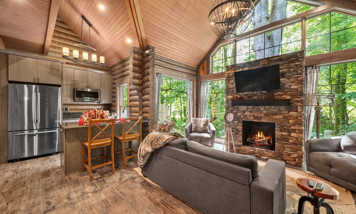 Logan Cabin | Steel Mill-Romanic-Luxurious-Massage Chair-Sauna-Hot Tub-Kayaks-FireTable-Kg Bed