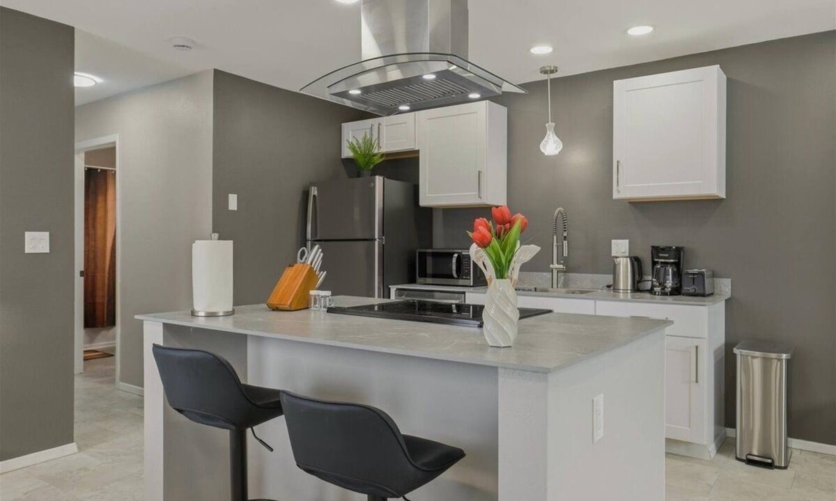 University Area House | Steel & Stone - Modern 2 Bedroom 1 Bathroom