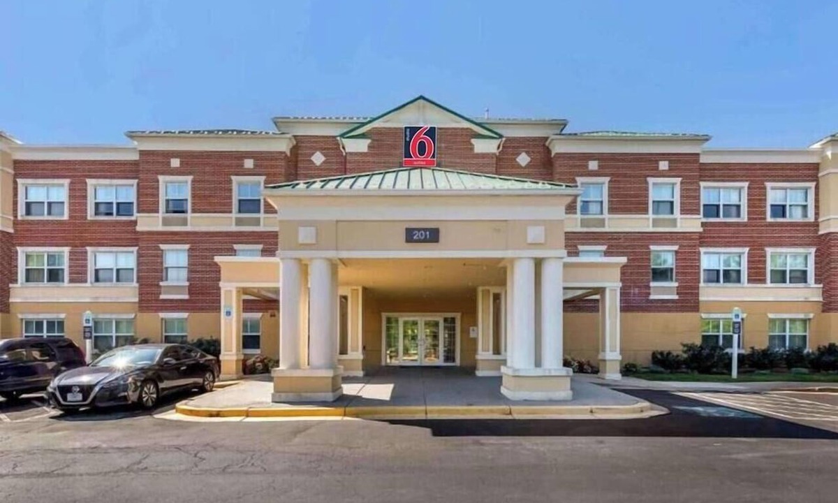 Gaithersburg Apartment | Studio 6 Gaithersburg|1 Queen|Nmsk|Sofa-Bed|Kitchen