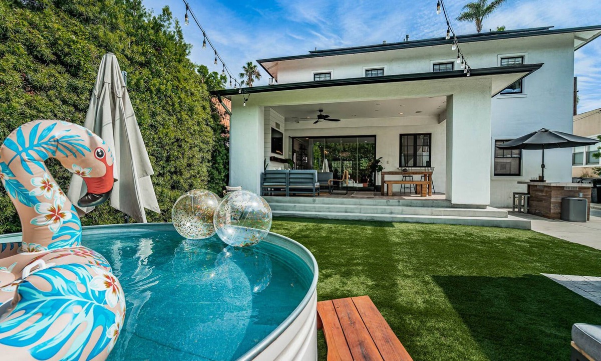 South Park House | Stunning + Spacious Family Friendly Home Near Zoo