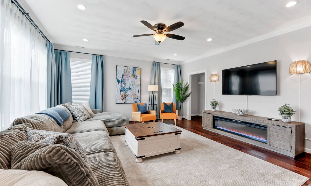 East Ocean View House | Stylish 5BR Beach Home Sleeps 10 Family Ready