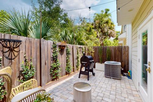 Downtown House | Stylish dog-friendly townhome with firepit & enclosed yard - blocks to downtown