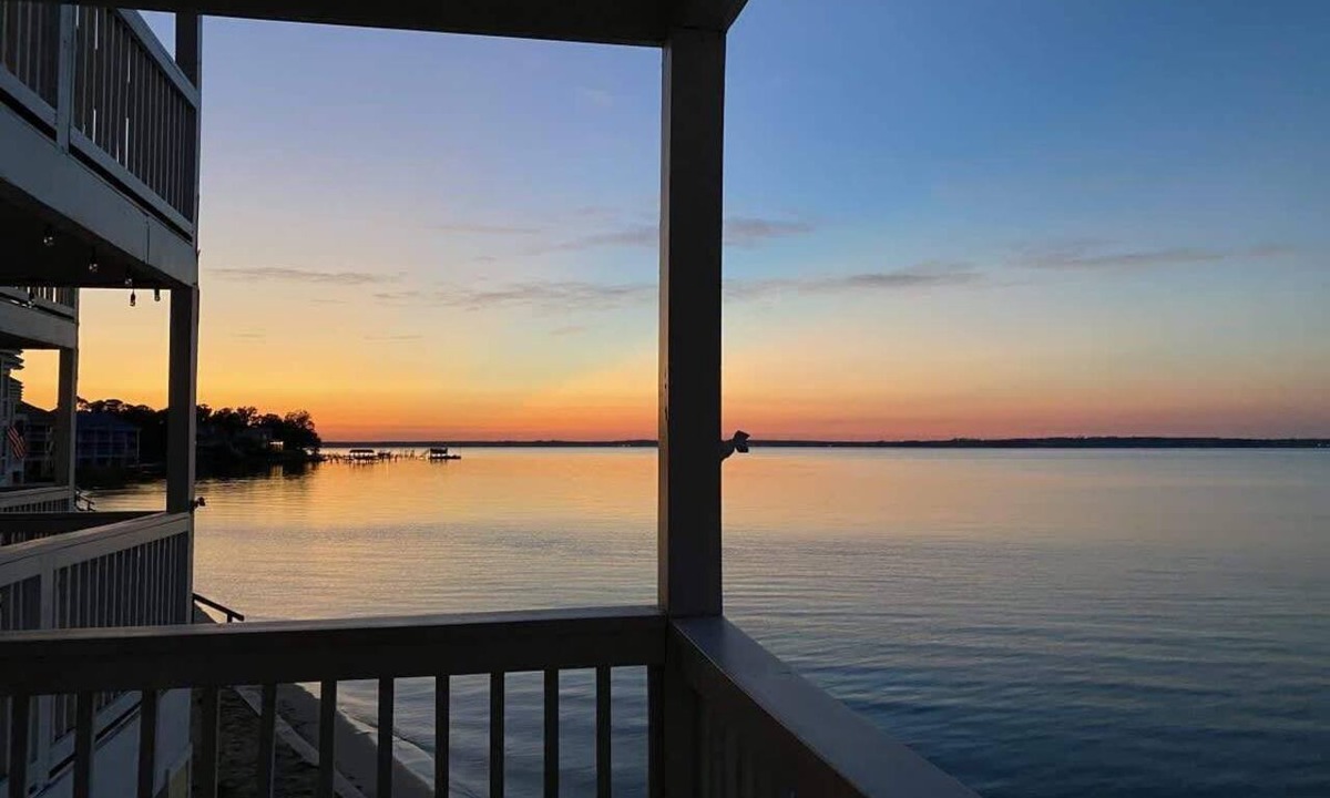 Innerarity Townhomes Condo | Sunsets and Serenity on Perdido Bay- 2 Kayaks+Pool
