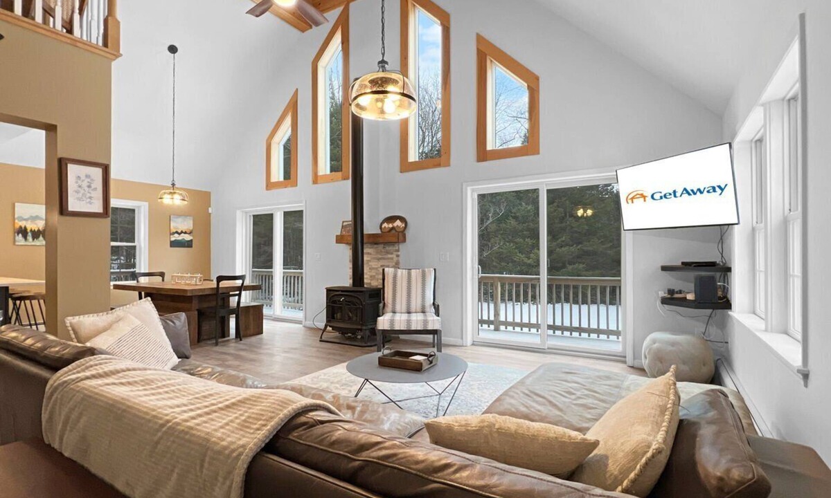 Killington House | The Mendon House - Outdoor Hot Tub - Minutes to Killington/Pico