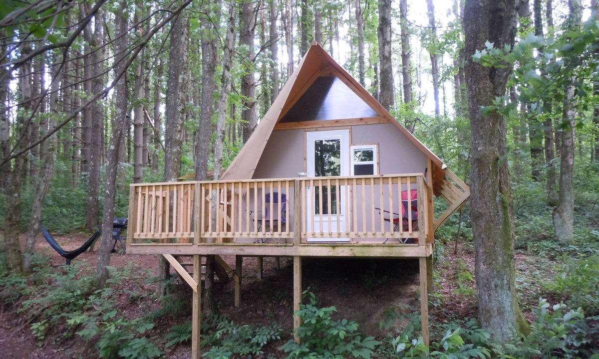 Malaga Cabin | The Pine Treehouse Glamping Cabin at Dragonfly Lake