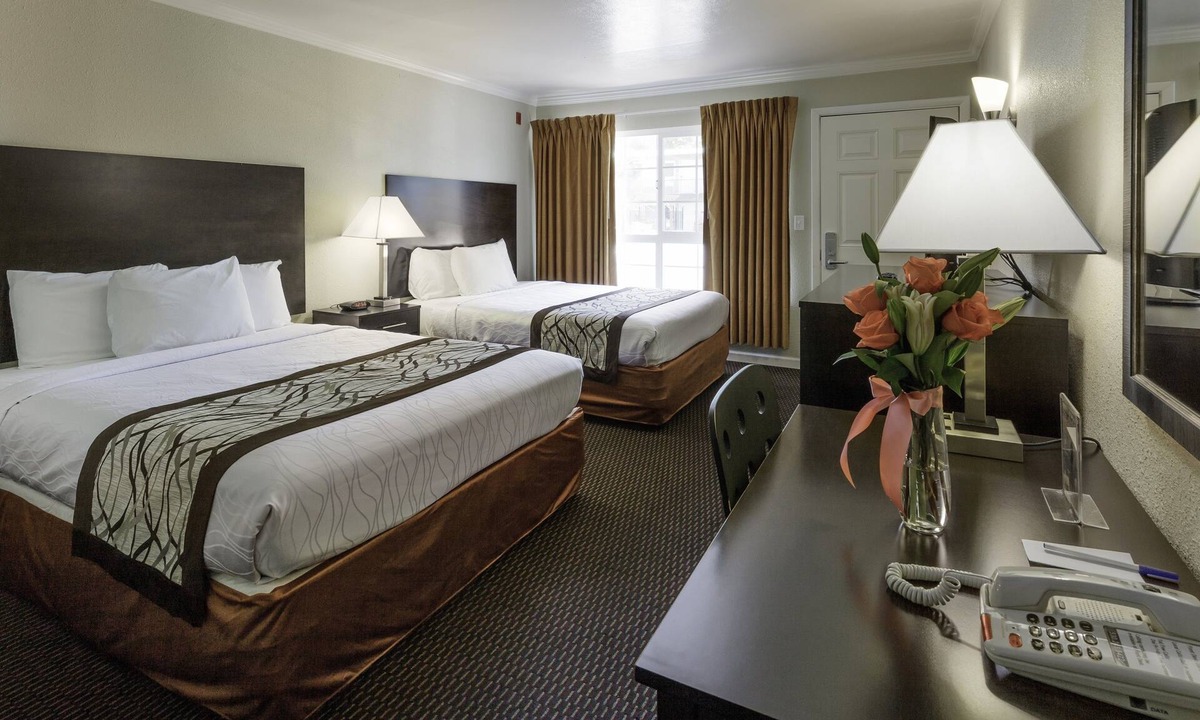 Downtown Hotel | Thunderbird Lodge