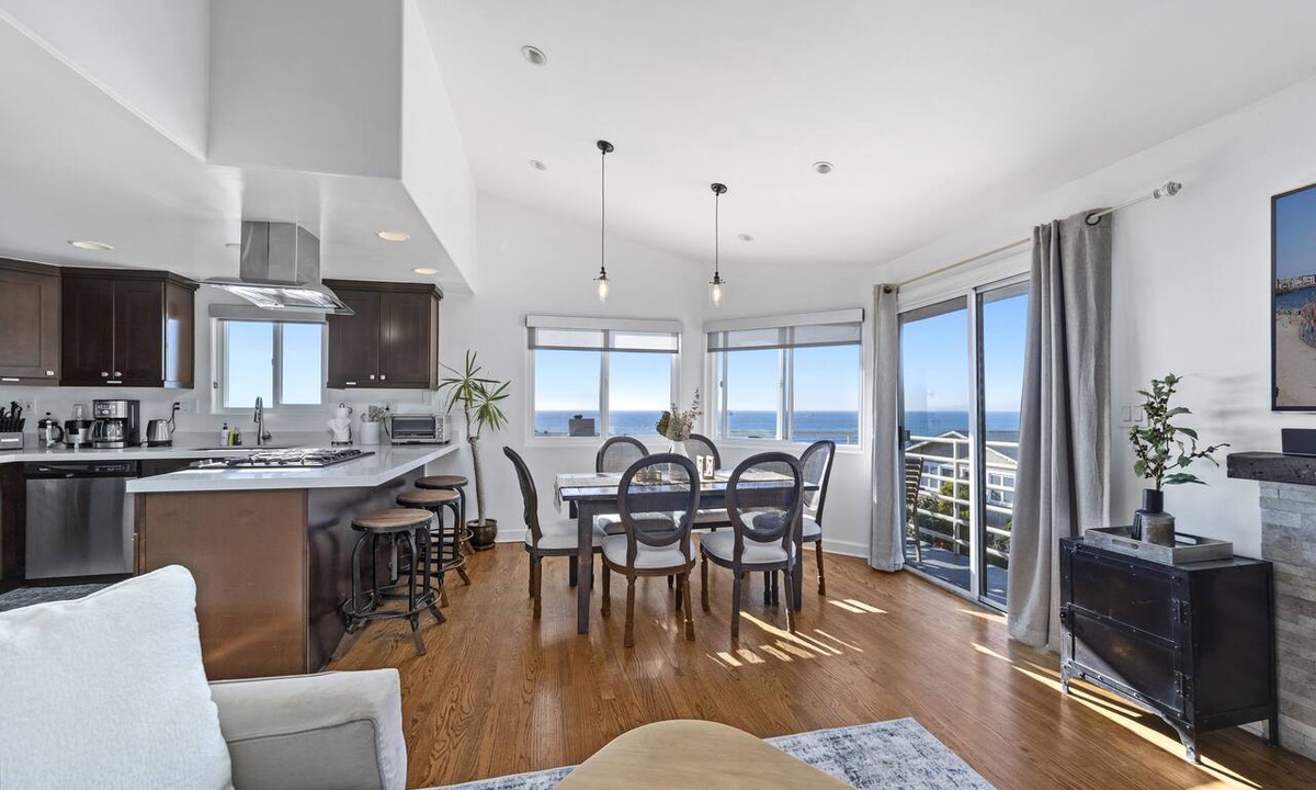 El Porto Condo | Top Floor Unit with Panoramic Views Steps to the beach with 3 Parking Spots!