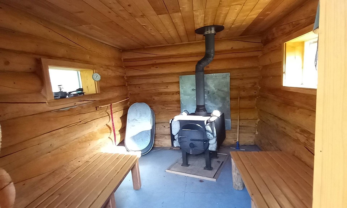 Chase Cabin | Tranquil and Unique 1 Bedroom Riverside Cabin.