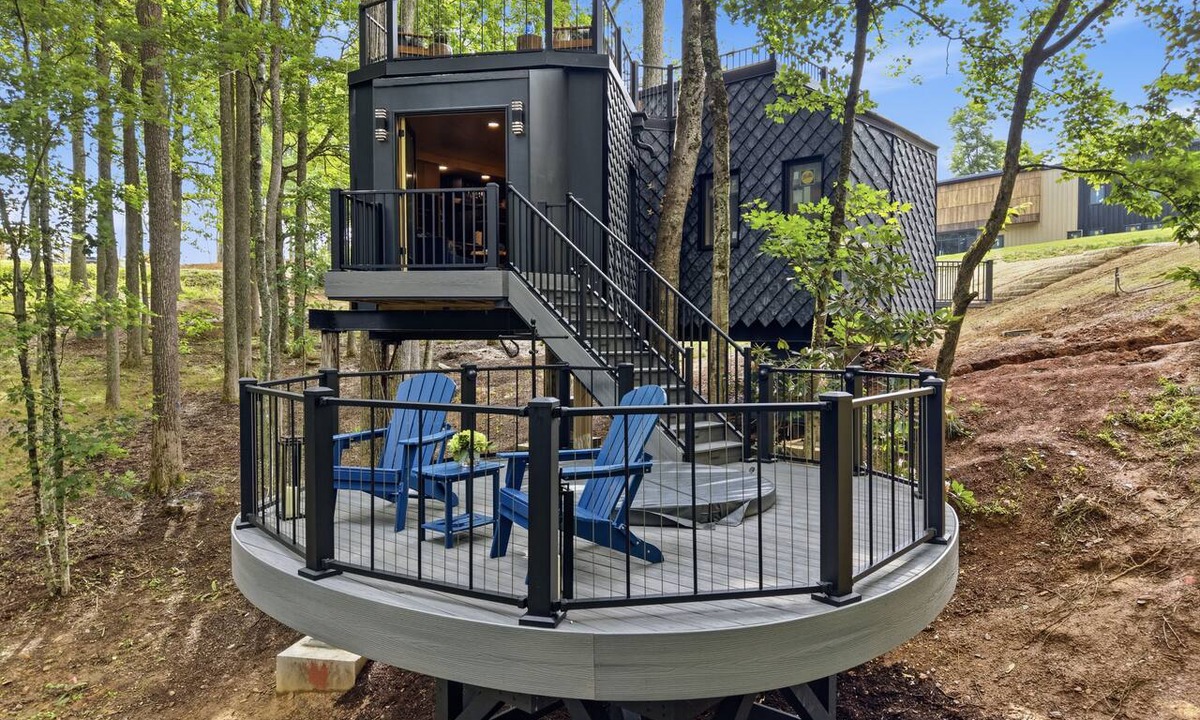 Foscoe House | Treehouse Luxury at Swallow's Nest | Hot Tub + Fire Pit | Ultimate Getaway