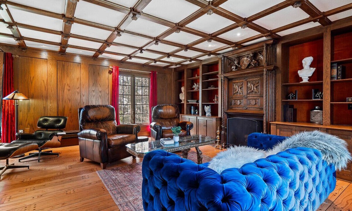 Northwest Akron Apartment | Unique Estate|5 Bedrooms|Fire Pit|Sleeps 10