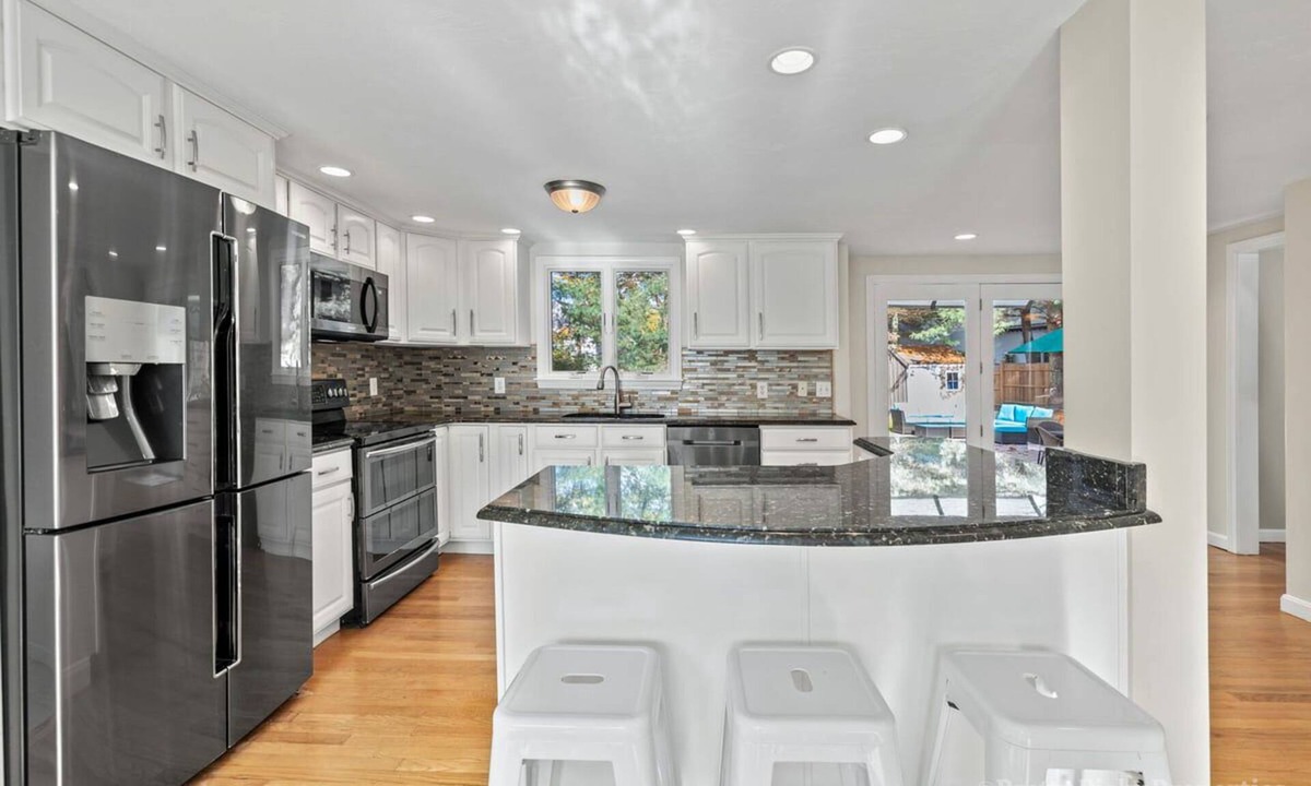 Osterville House | Updated with Pool in Charming Osterville Village: 032-Ov