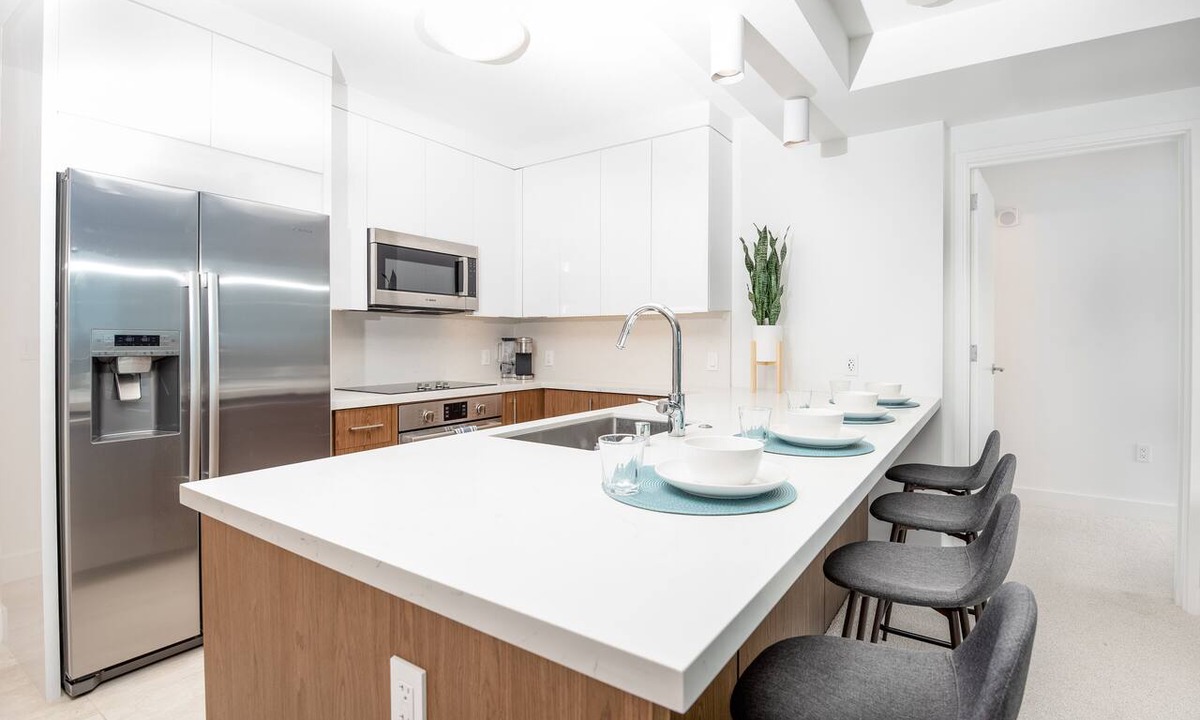 Ala Moana Condo | Upscale 2 bedroom with parking in Ala Moana