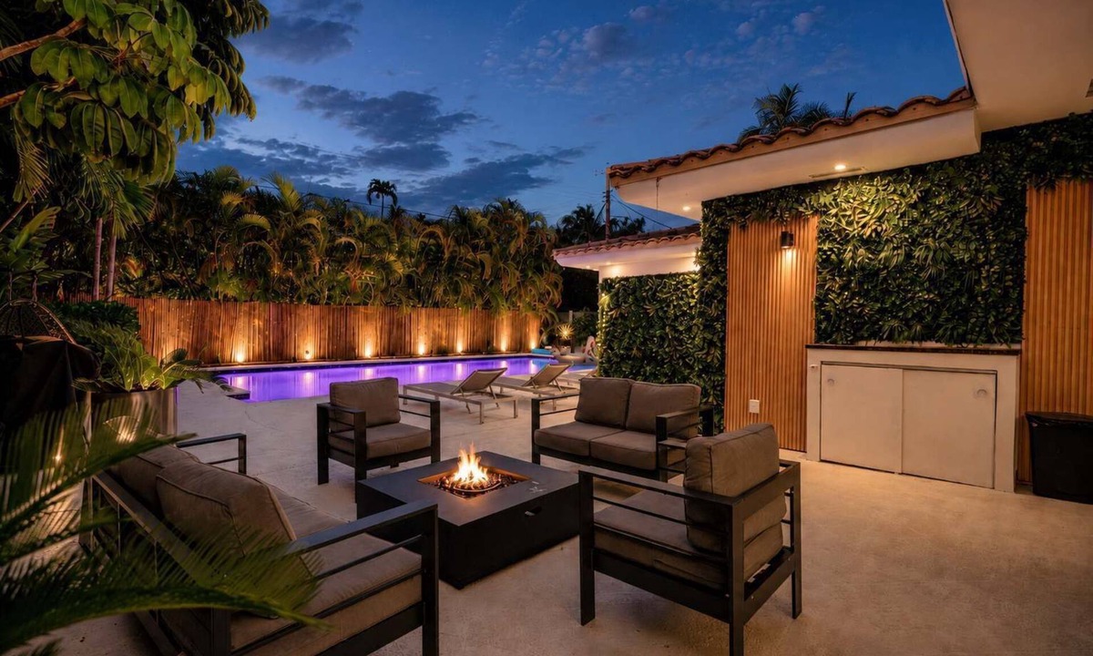 Biscayne Park Villa | Villa Paradiso New Pool Movie Theater Golf Firepit