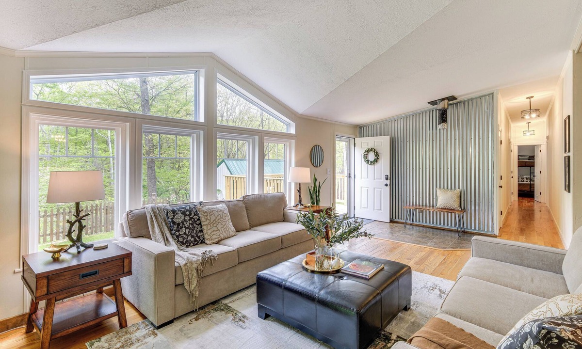 Loudonville House | Walk to River: Loudonville Retreat w/Hot Tub!