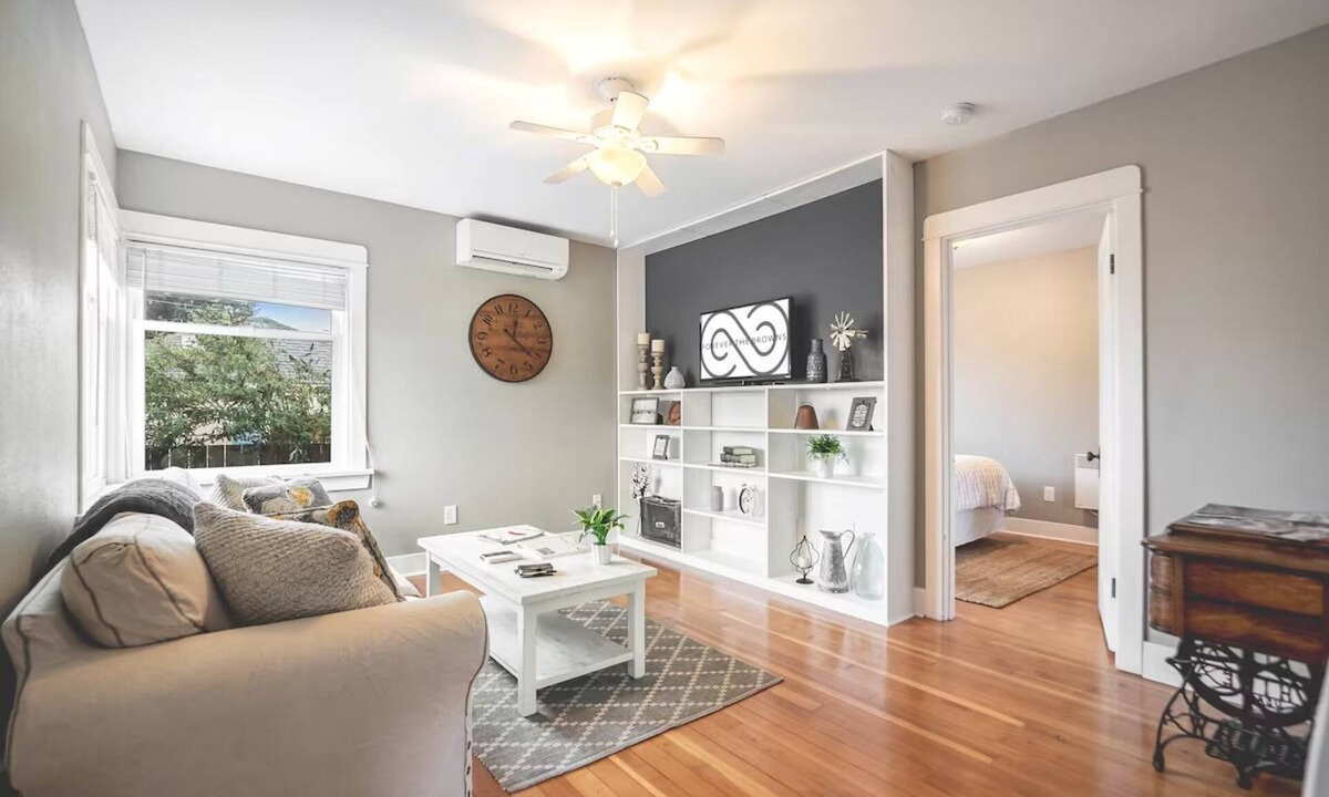North End Apartment | Walk to the waterfront The Cozy Cottage