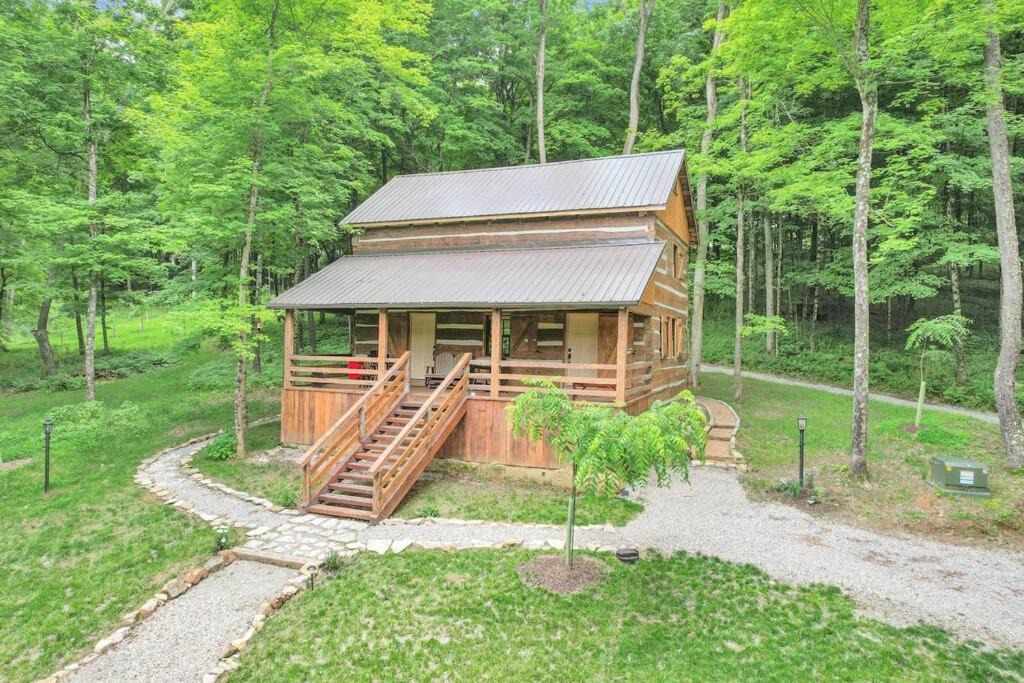 Glenford House | Walnut Lodge Cabin-Private Oasis