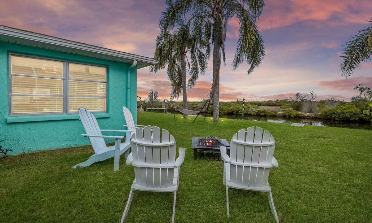 Port Richey Apartment | Waterfront! 2BR w/Firepit & Grill!