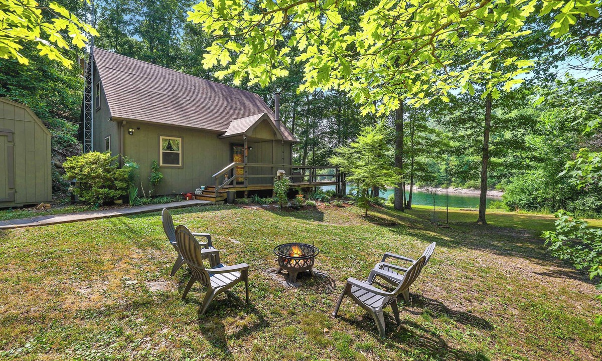 Rogers Cabin | Waterfront Beaver Lake Cabin Retreat