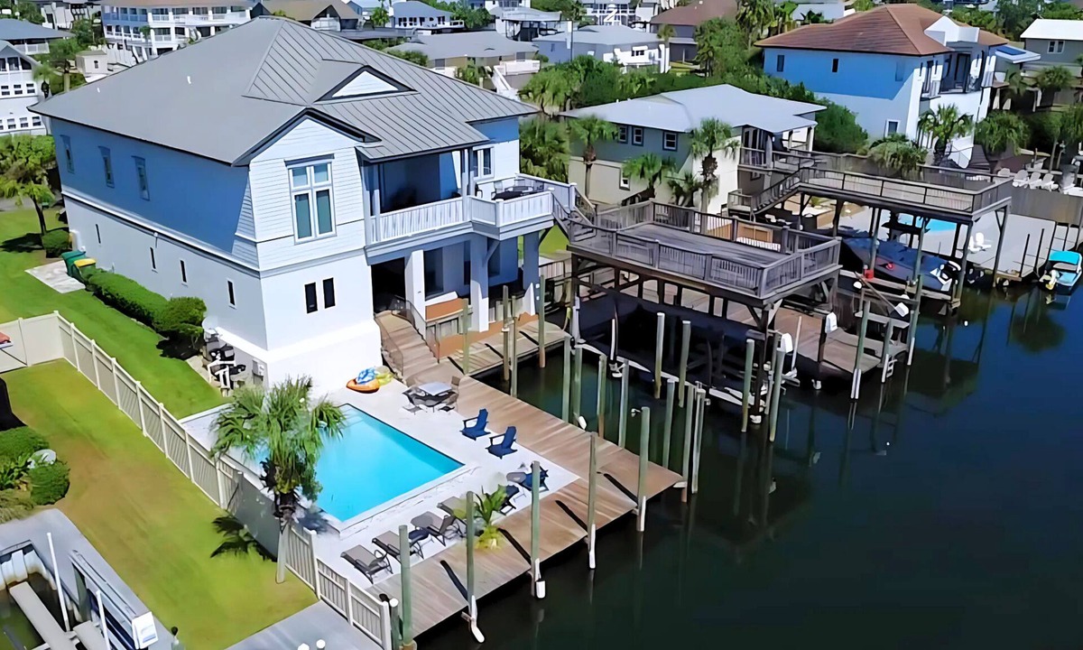 Holiday Isle House | Waterfront Home w/Pool, Boat Slip & Private Beach Access – Holiday Isle