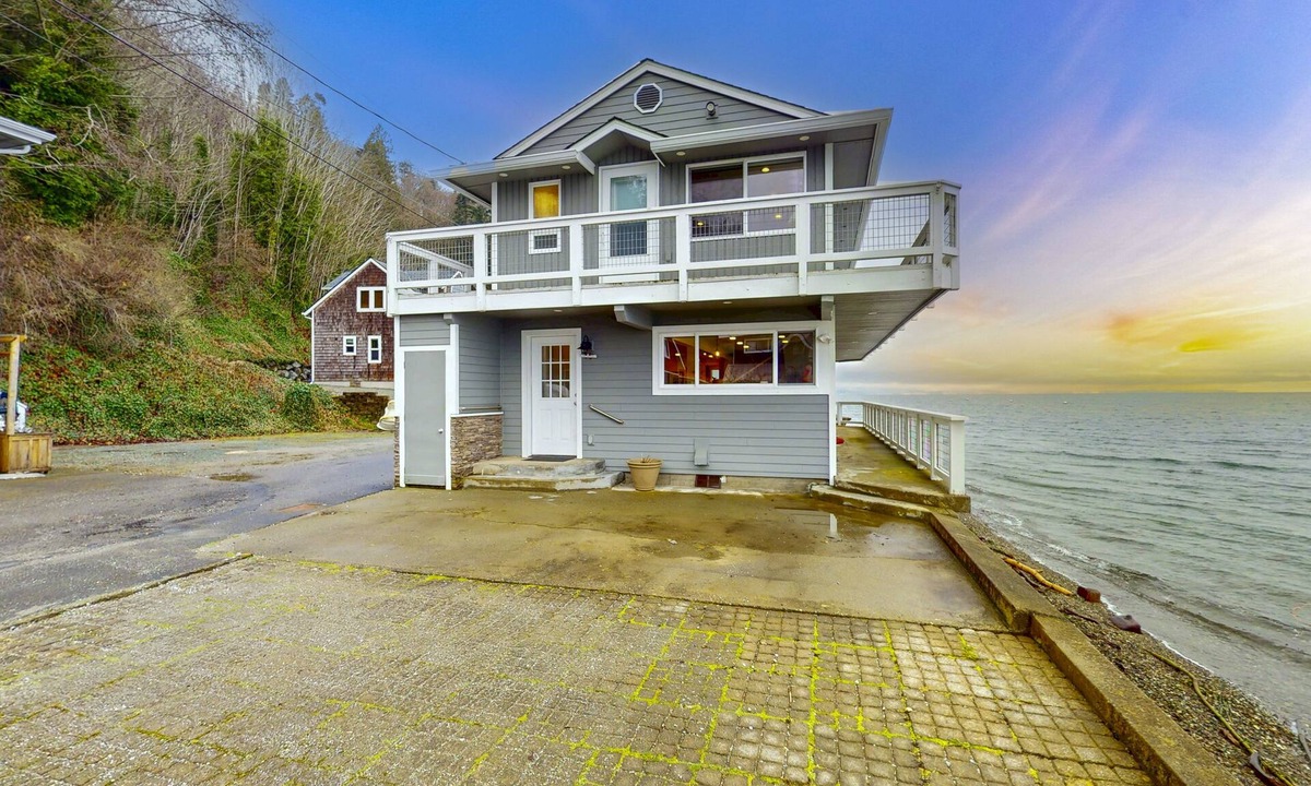 Camano Island House | Waterfront Retreat on Camano Island – Stunning Views!