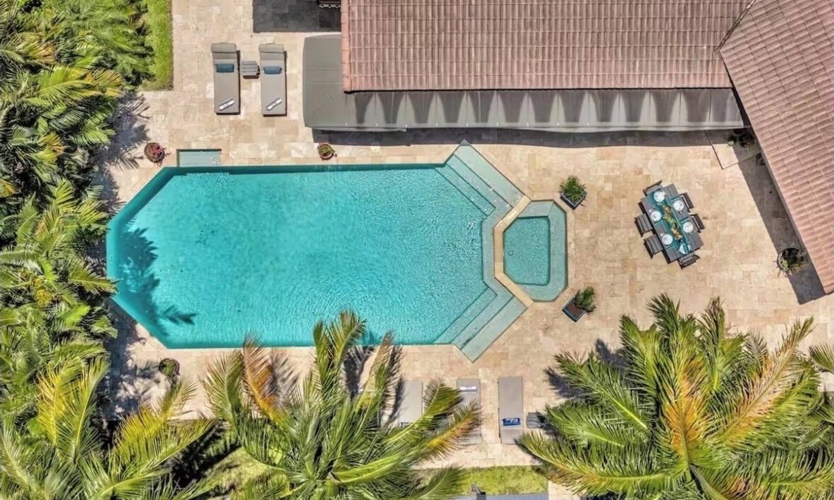 Central Beach House | Waterfront Vacation Villa