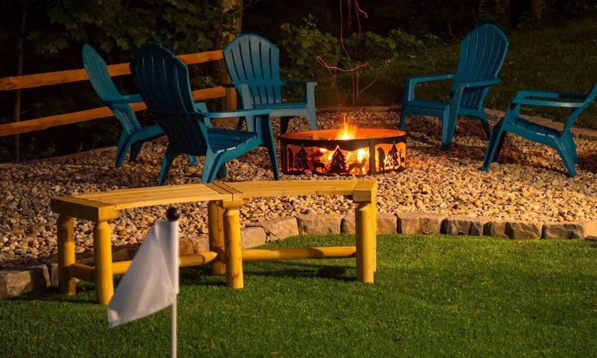 Lancaster House | Weekend Retreat~Hot Tub~Game Room~Putt Putt