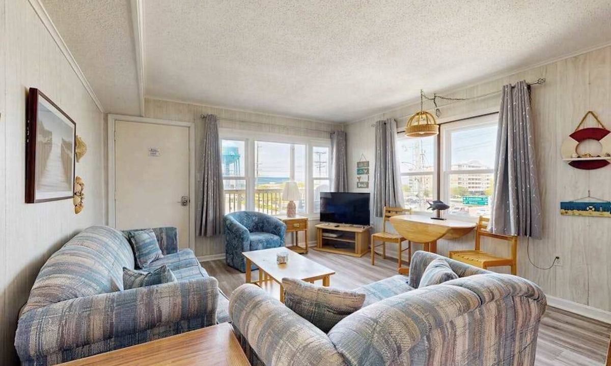 Midtown Ocean City Condo | Well-Equipped Beach Condo near the Ocean w/Private Balcony, Central A/C, W/D