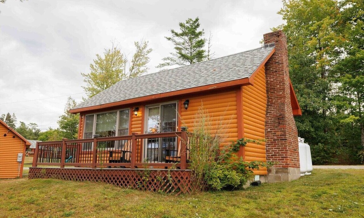 Bethlehem Cabin | White Mountains Couples Lakefront Studio Retreat