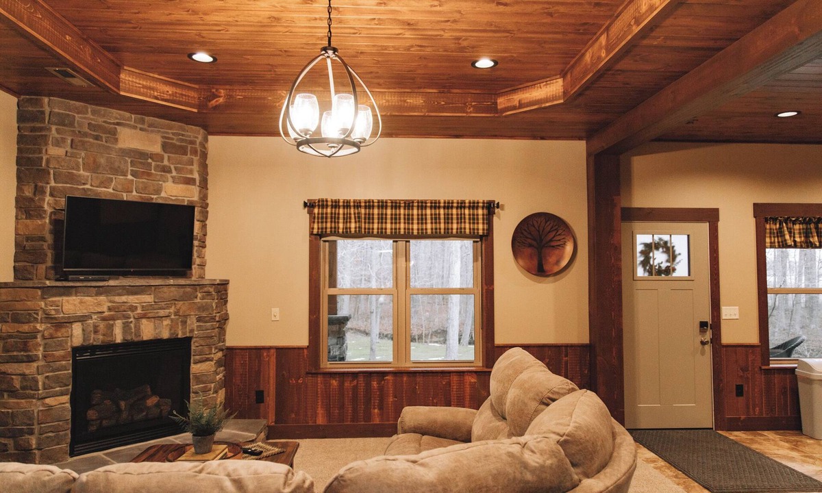 Dundee Cabin | Woodlands & Wildlife Suite: Luxury, Lodge Suite in Amish Country, Ohio
