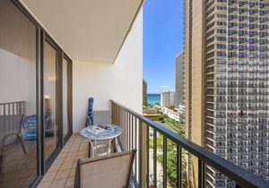 17FL Fully Renovated, 5 mins to Beach with Parking